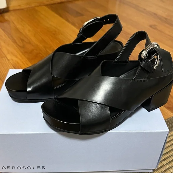 New in box. Aerosoles. Chrystie black leather sandal. 7.5 - Picture 4 of 6
